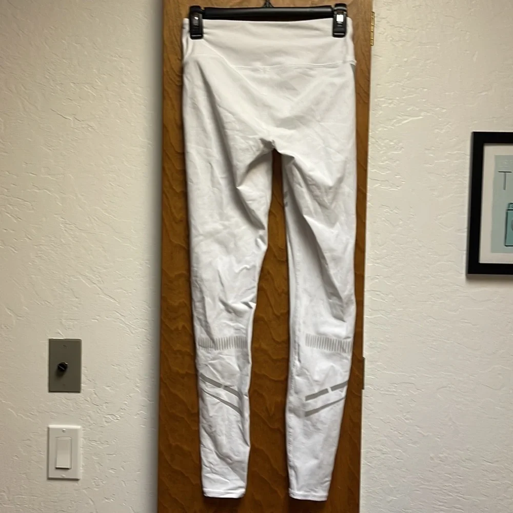 ALO YOGA REFLECTIVE LEGGINGS WHITE
